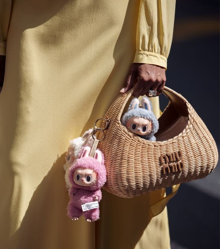 El charm como acto de rebeldía: por qué colgar trinkets es mucho más que una moda